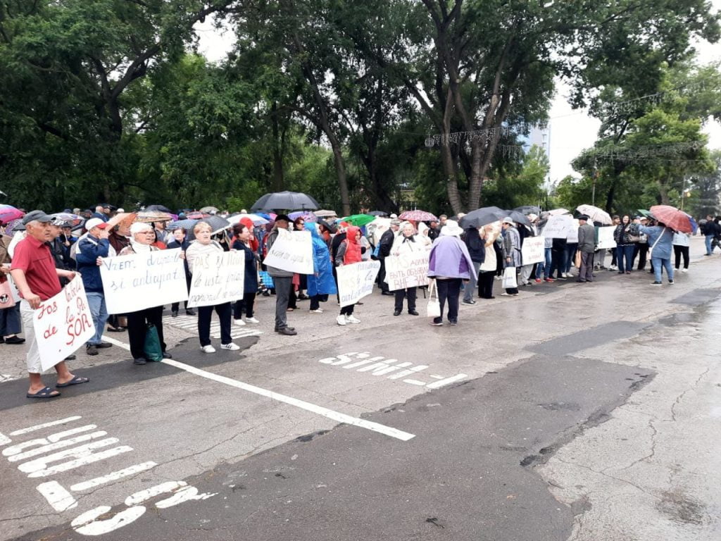 Протесты в Беларуси. Протесты в Германии. Праздничные мероприятия 17 июня в Оргееве Молдова. Протесты во Франции у здания правительства.