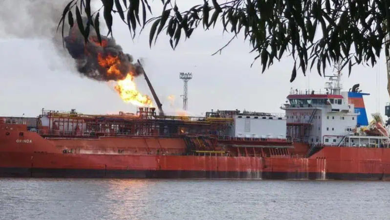 Alertă la Dunăre: Nava cu GPL atacată de dronă lângă Ismail, Plauru evacuată preventiv