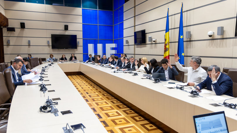 Parlamentul se va convoca în şedinţă plenară pe 7 noiembrie: ordinea de zi aprobată