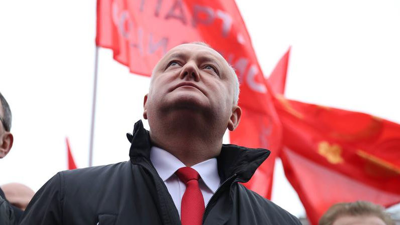 Contradicţii în PSRM: Dodon respinge închiderile, dar consilierii susţin comasarea şcolilor