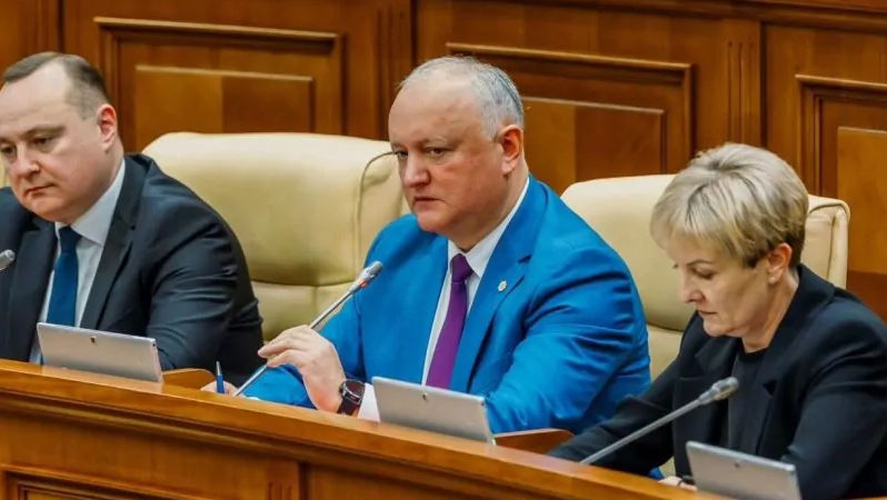 Opoziția vrea clarificări: o comisie parlamentară pentru investigații asupra platformelor investiționale