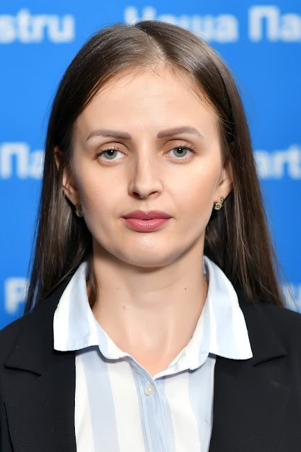 În Bălți se construiește un nou teren de fotbal. Consilierul din partea Partidului Nostru, Iana Smolearciuc: „Ca mamă, mă bucur enorm că orașul investește în sport și copii”