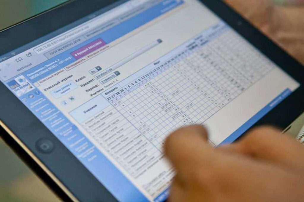 Catalogul electronic devine obligatoriu în toate școlile din septembrie 2026