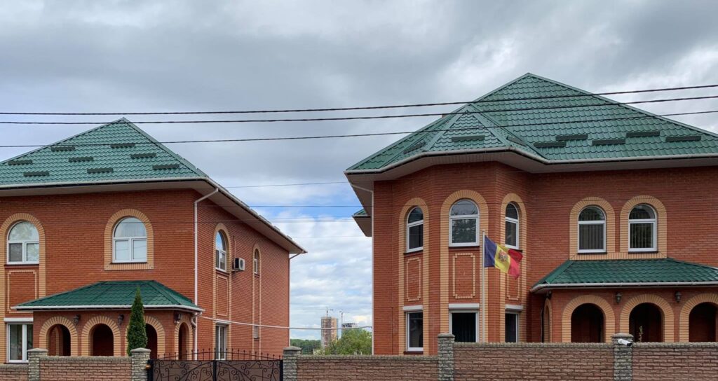 Republica Moldova și Ucraina semnează acord pentru angajarea membrilor de familie ai diplomaților