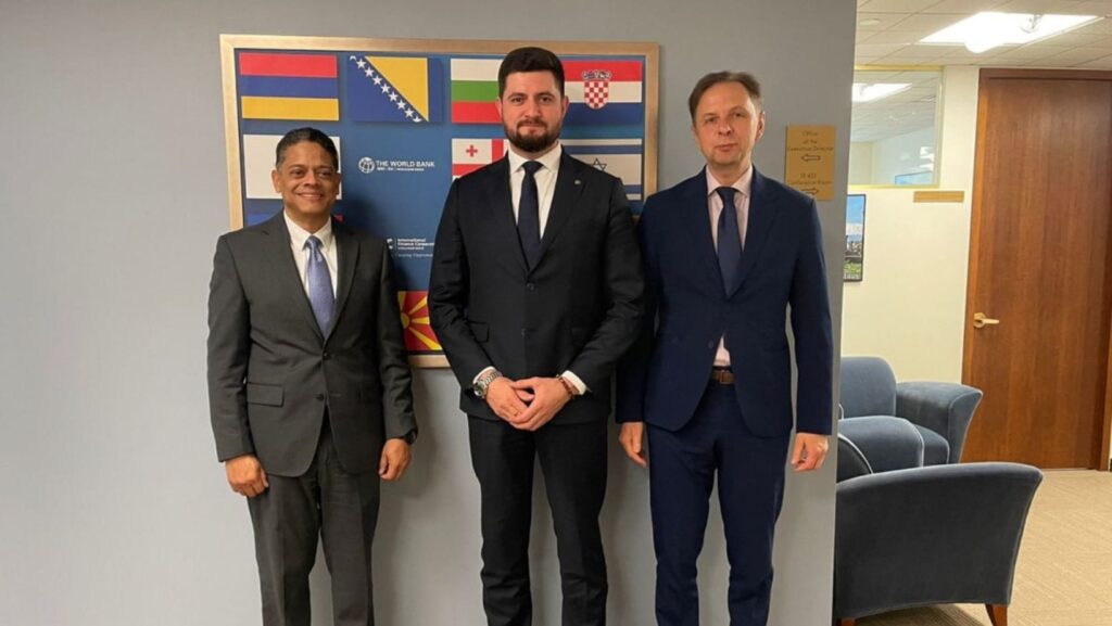 Preluarea activelor Lukoil de către Carlyle, discutată de ministrul Energiei la Washington