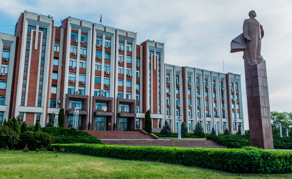 Tiraspolul fără încălzire și apă caldă: cozi la stațiile de gaz