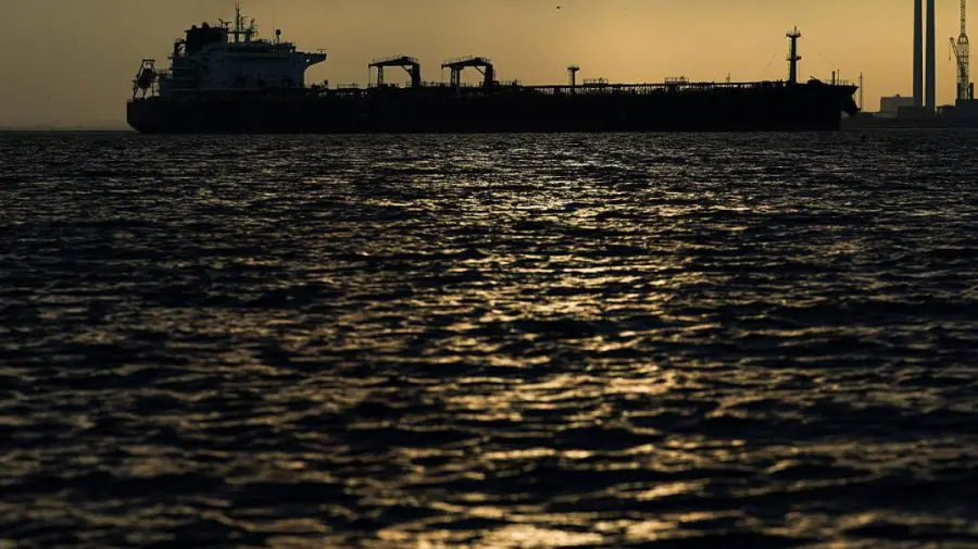 Marinari blocați în Golful Persic: teamă, epuizare și refuzul de a mai naviga prin Strâmtoarea Ormuz