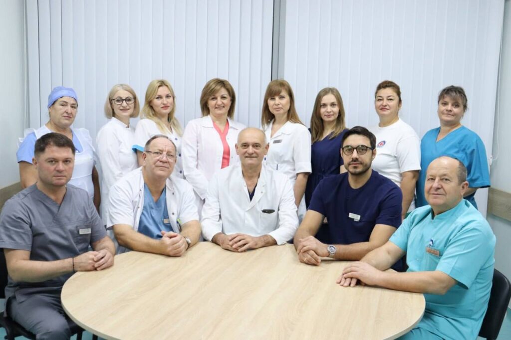 Secția Ortopedie și Traumatologie de la „Sfânta Treime” marchează doi ani de activitate: peste 2.000 de pacienți tratați