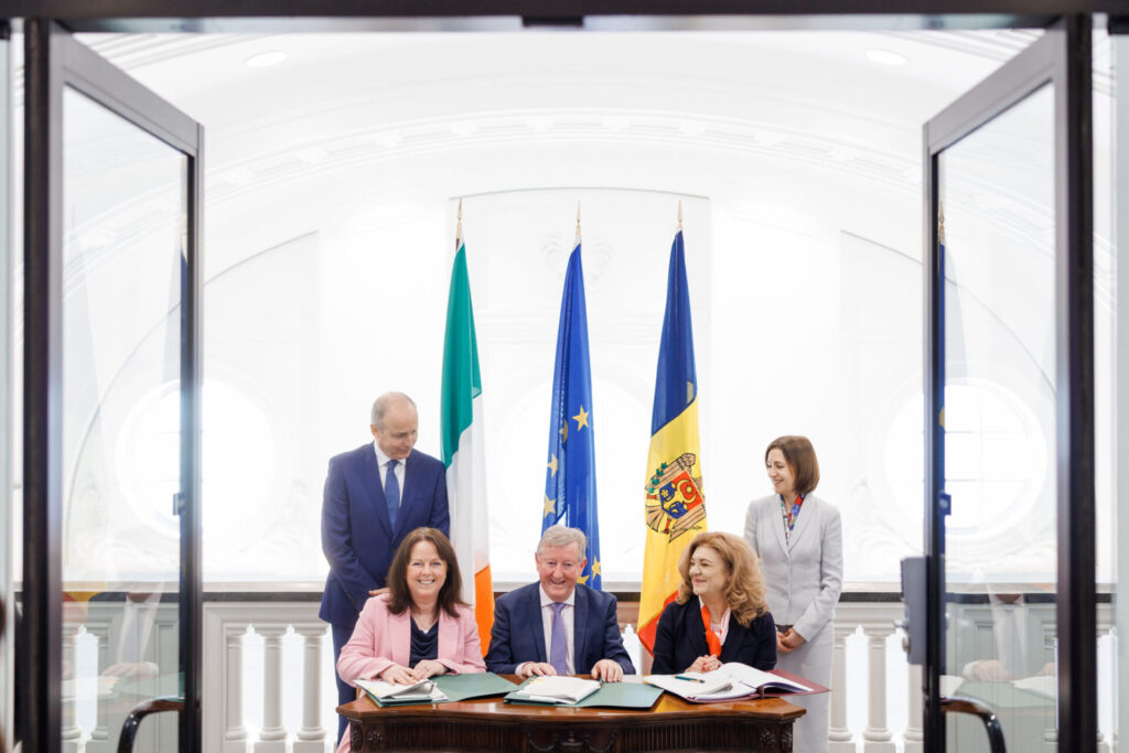 Republica Moldova și Irlanda au semnat un acord privind recunoașterea permiselor de conducere