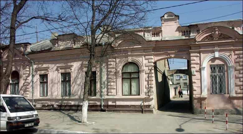 Zona Veronica Micle va fi transformată: spații verzi și trotuare noi