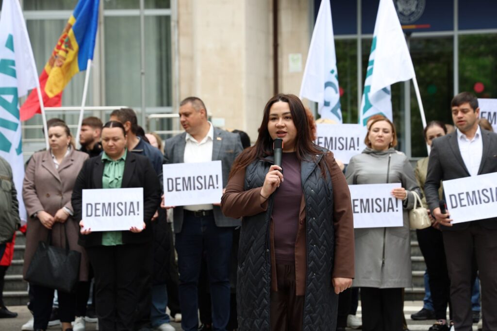 Consilieră MAN critică situația din armată și cere asumarea responsabilității
