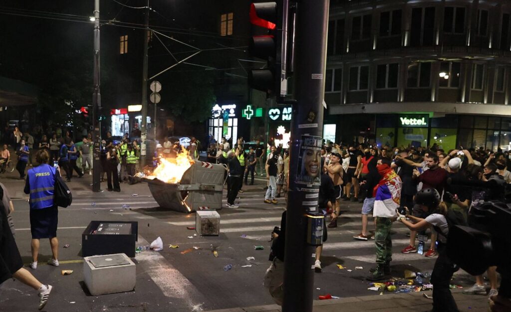 Proteste masive în Serbia: manifestanții cer plecarea guvernului și alegeri anticipate