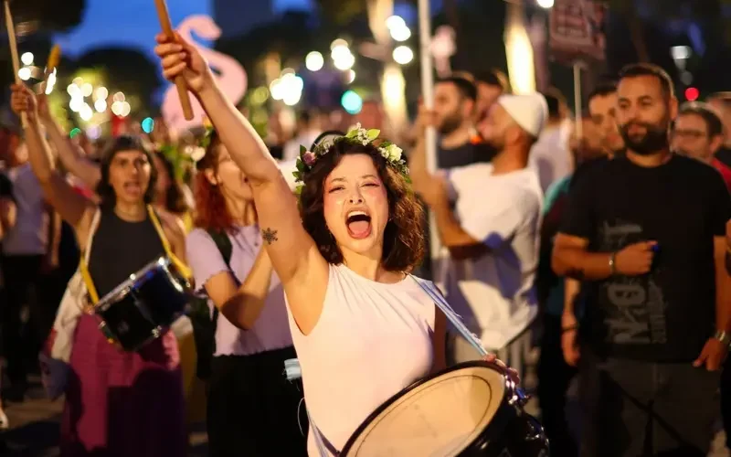 Mii de oameni protestează în Albania contra unui complex de lux legat de ginerele lui Donald Trump