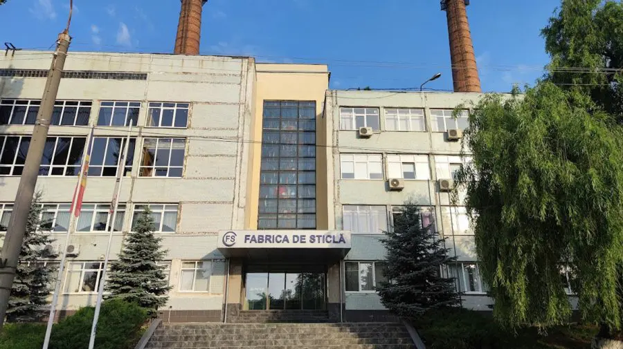 Statul scoate la privatizare Fabrica de Sticlă din Chișinău pentru 773 de milioane de lei