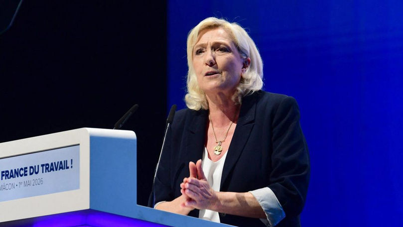 Scandal înainte de alegerile prezidențiale din Franța: formațiunea lui Macron reclamă sloganul lui Le Pen