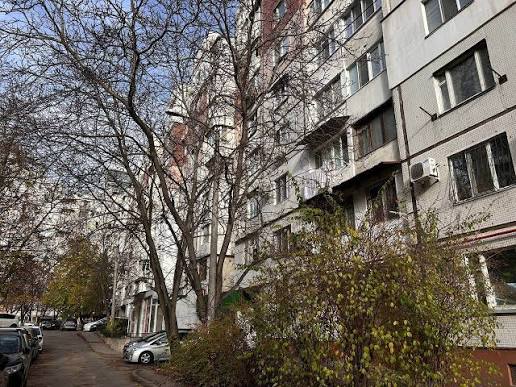 Valentin Cebotari: Condiții mai bune pentru locatarii din Ciocana: geamurile unei scări de bloc au fost înlocuite cu tâmplărie termoizolantă