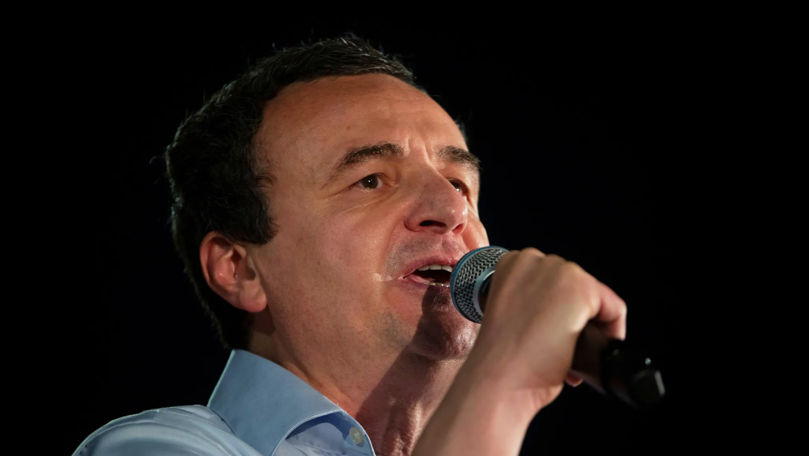 Scene tensionate în Parlamentul din Kosovo: o deputată a aruncat cu ouă în premierul Albin Kurti