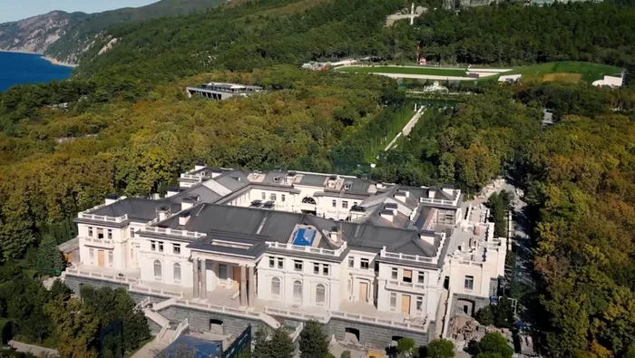 Ucraina lovește apărarea aeriană din apropierea palatului asociat lui Putin. Atac masiv cu drone în sudul Rusiei