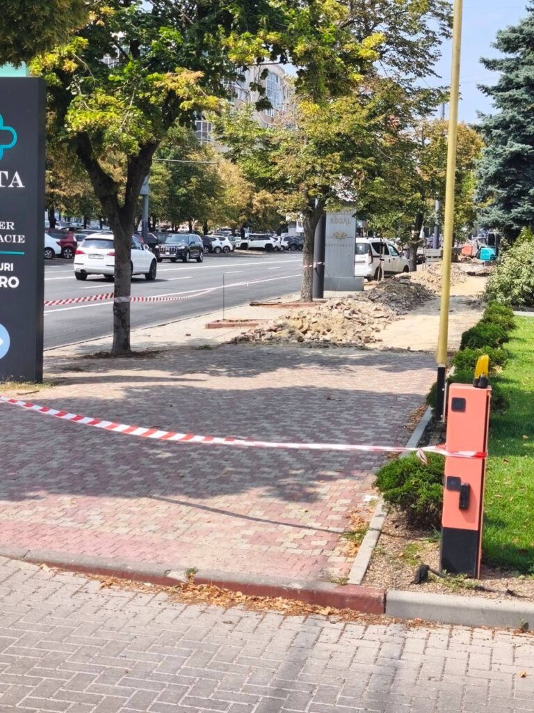 Mai multe accese pietonale din zona străzii Alba-Iulia sunt amenajate în cadrul lucrărilor de reabilitare
