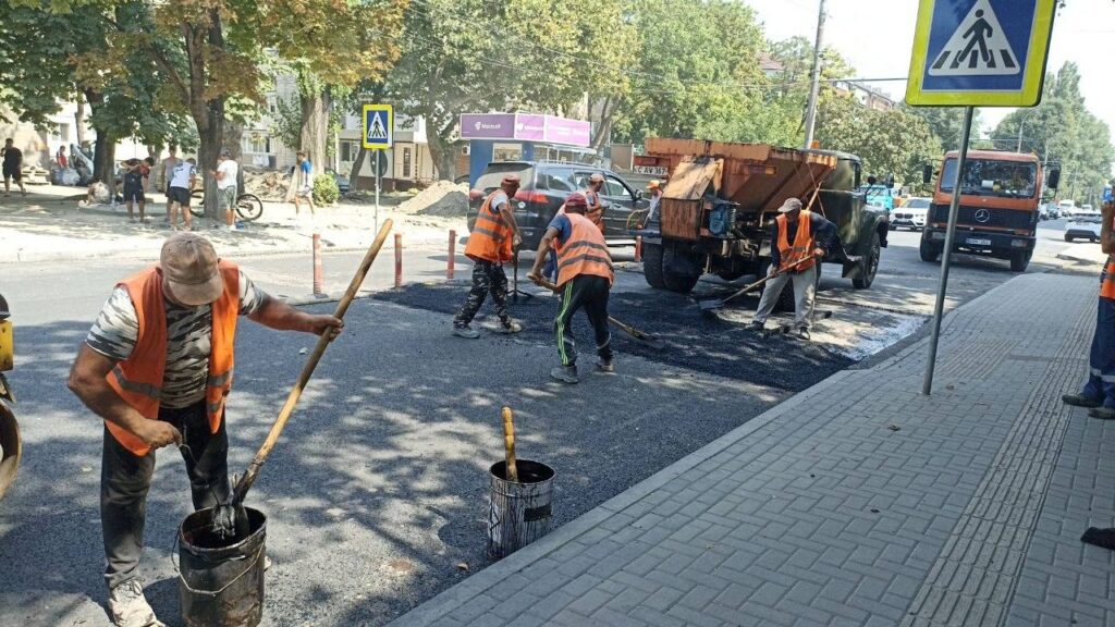 Lucrările pe strada Sarmizegetusa avansează. Carosabilul a fost reabilitat pe 9.000 de metri pătrați