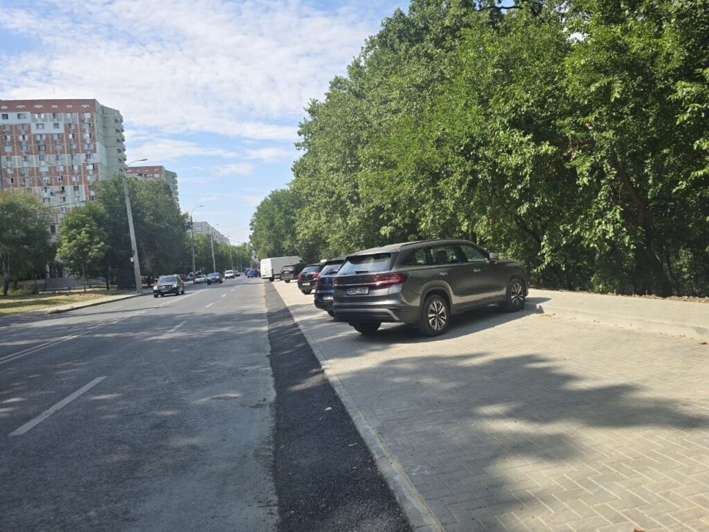 Infrastructură modernizată în sectorul Buiucani: pe strada Nicolae H. Costin au fost create 27 de locuri noi de parcare