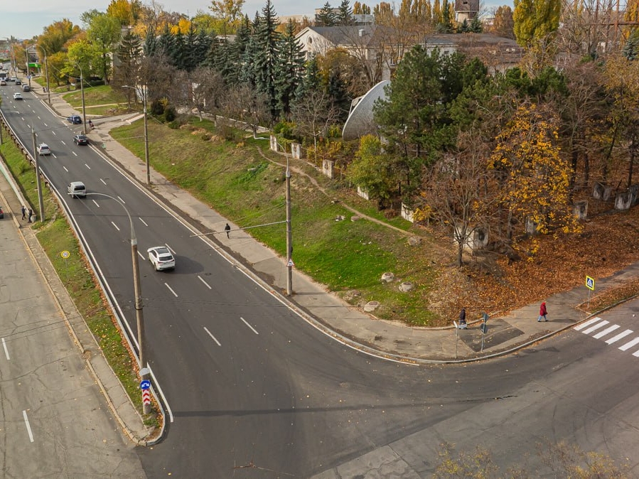 Șoseaua Hîncești, modernizată pe un tronson important. Se lucrează la trecerile pentru pietoni