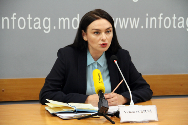 22,9 mii de oameni în minus într-un an. Furtună cere măsuri pentru oprirea migrației