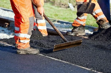 Trotuare, pavaj din granit și receptoare pentru apele pluviale: lucrările din zona Caldarâmului continuă