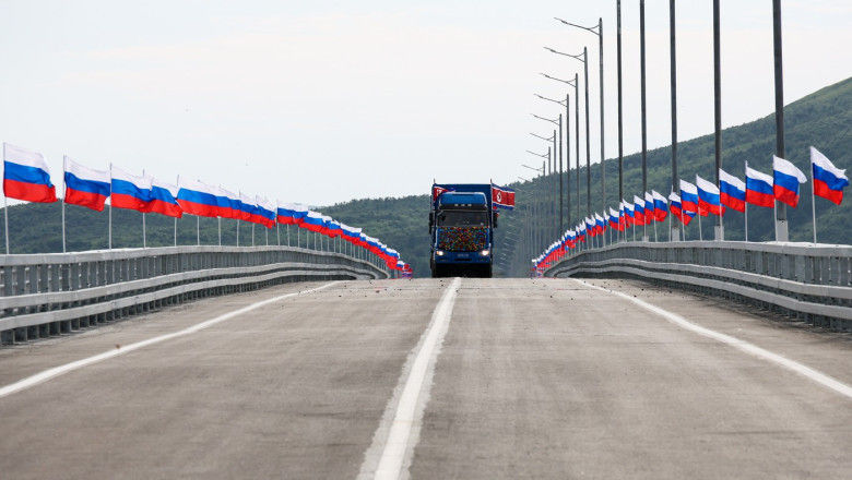 Rusia și Coreea de Nord au inaugurat primul pod rutier dintre cele două state. Construcția are peste un kilometru