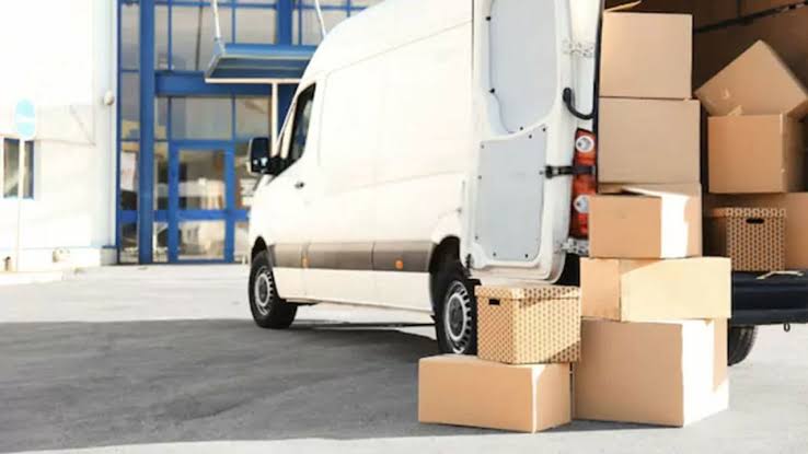 Taxe noi pentru coletele din comerțul online. Autoritățile estimează venituri de 1,6 miliarde de lei