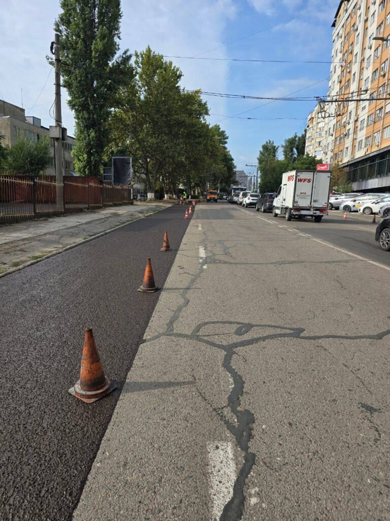 Noi lucrări pe strada Burebista: Peste 140 de parcări și două stații de transport, amenajate