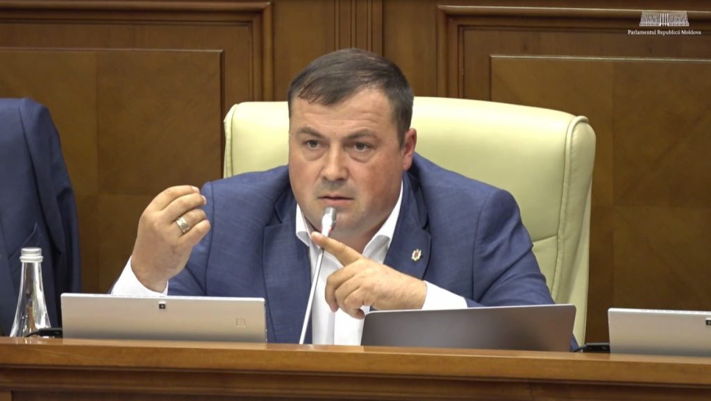 Serghei Ivanov, după intervenția lui Igor Grosu în timpul întrebărilor despre criza carburanților: „Noi suntem aici să punem întrebări, ca să știe toți cetățenii!”