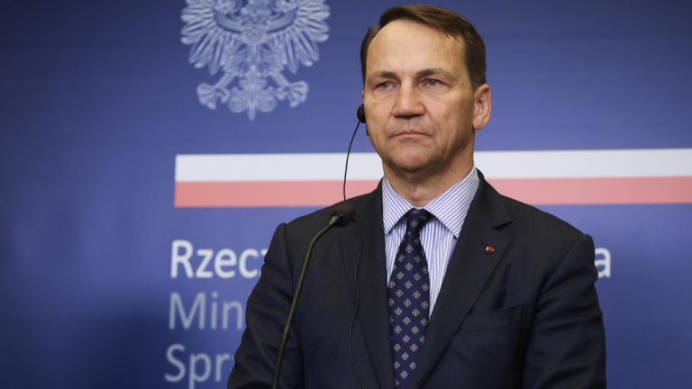 Ministrul polonez de Externe: Rachetele rusești ar trebui interceptate deasupra Ucrainei
