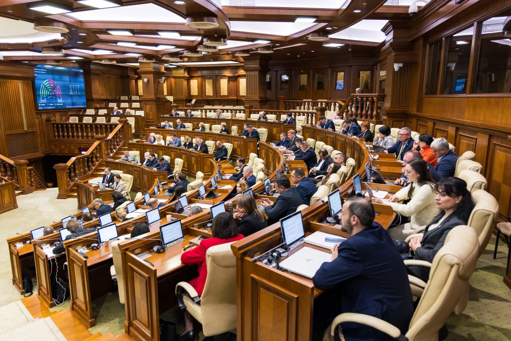 PAS nu vrea să scutească de TVA familiile care consumă o cantitate mai mare de gaz și curent. Majoritatea parlamentară a respins un amendament în acest sens al Partidului Nostru