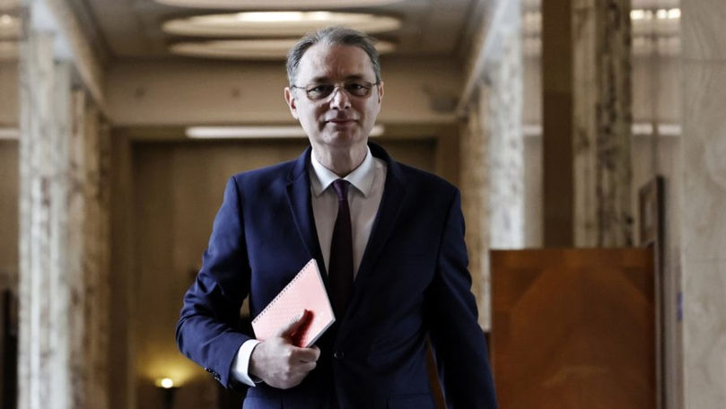 Premierul României, Luca Niculescu, vine marți la Chișinău. Cu cine se va întâlni