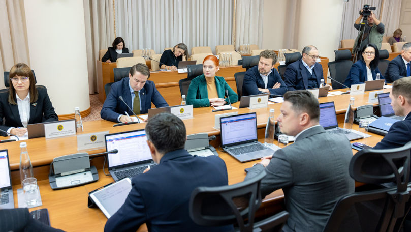 Noi modificări fiscale și vamale, avizate de Guvern: ce se schimbă pentru cetățeni și companii