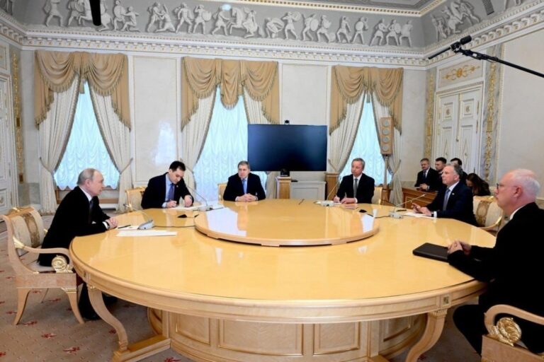 Reluarea negocierilor de pace și o posibilă întâlnire Putin–Trump în China, discutate la Sankt Petersburg